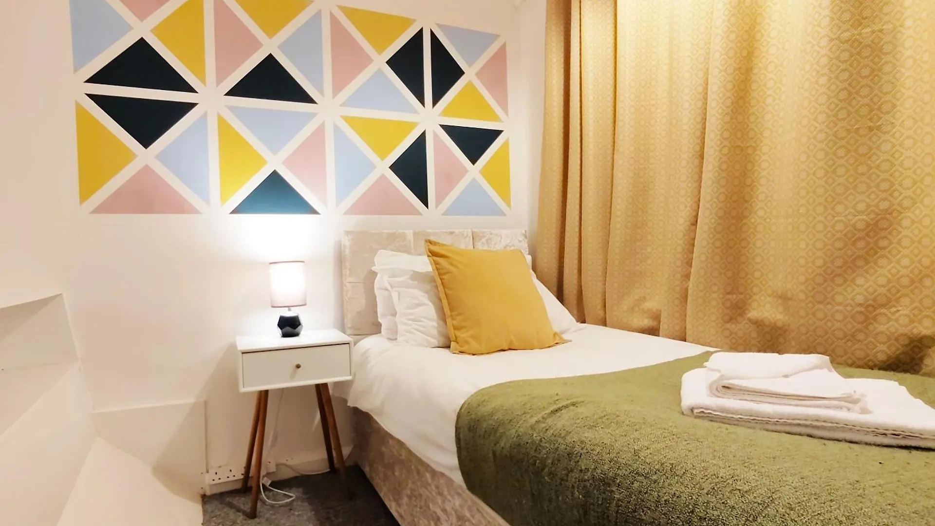 Epicsa - Corporate & Family Stay In 3 Bedroom House With Garden, Free Parking 剑桥 度假居